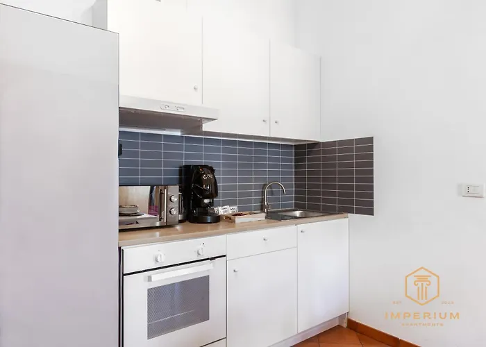 Imperium Termini Station - 100mt To Train And Metro Station, 4-6pax, 2 Baths, A-c Apartament *