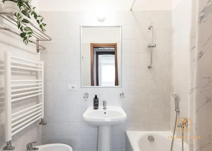 Imperium Termini Station - 100mt To Train And Metro Station, 4-6pax, 2 Baths, A-c Roma