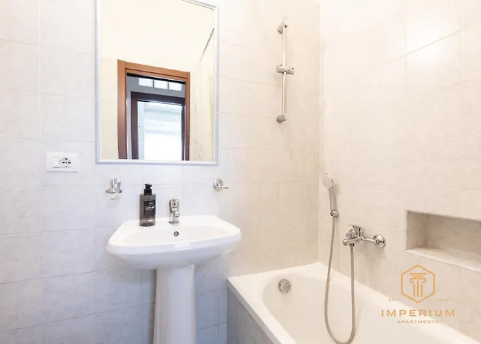 Imperium Termini Station - 100mt To Train And Metro Station, 4-6pax, 2 Baths, A-c Apartament Rzym