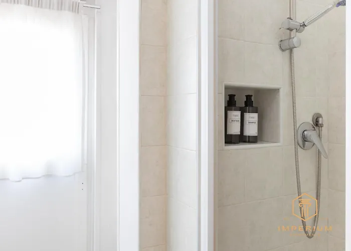 Imperium Termini Station - 100mt To Train And Metro Station, 4-6pax, 2 Baths, A-c Rzym